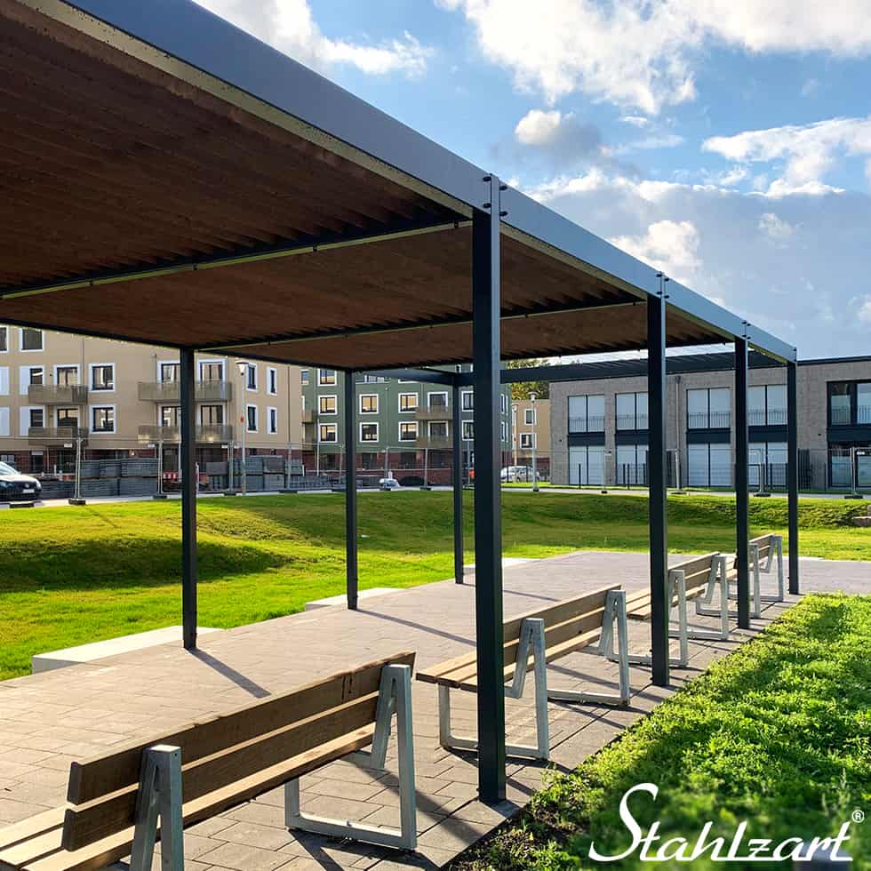 pergola-holz-metall-bauen-lamellendach-terrasse-garten-wasserdicht-aluminium-modern-ueberdachung-wein-sonnenschutz-baenke-stahlzart