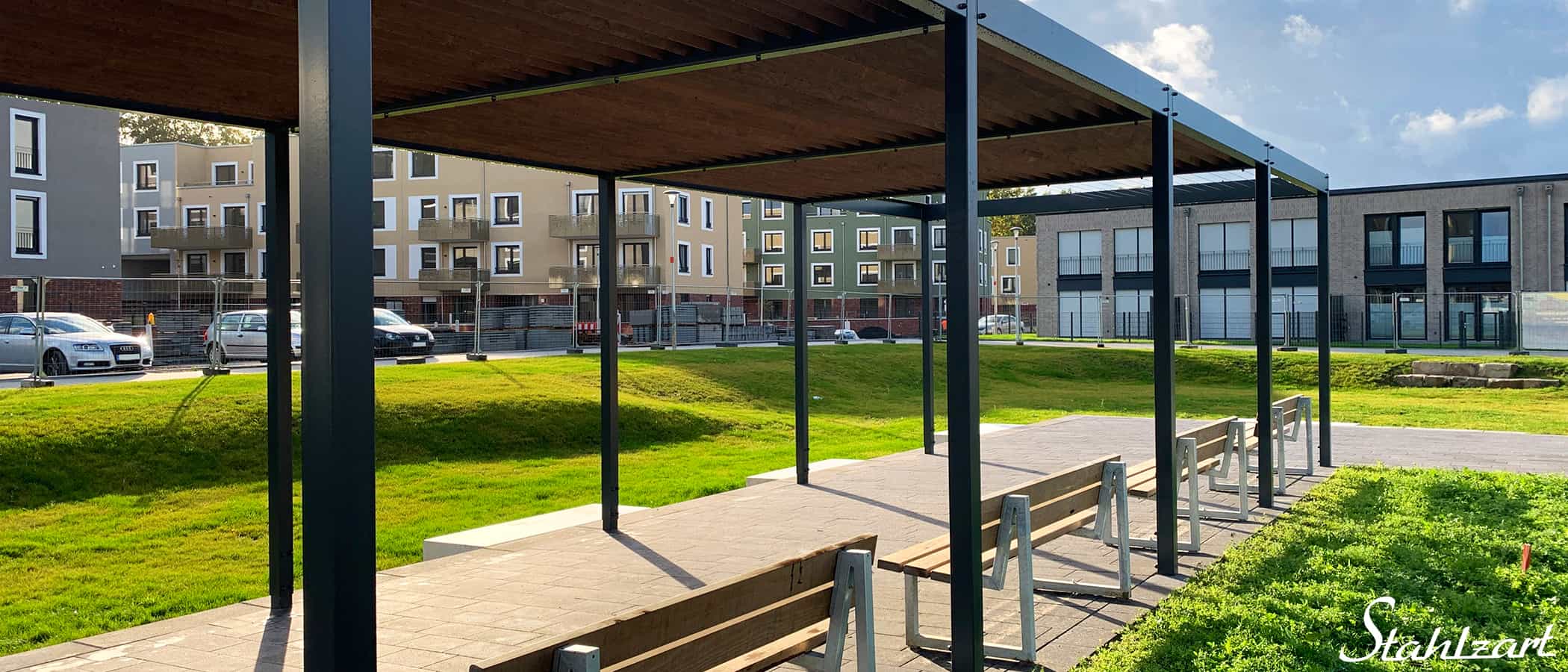 pergola-holz-metall-bauen-lamellendach-terrasse-garten-wasserdicht-aluminium-modern-ueberdachung-wein-sonnenschutz-sitzbaenke-stahlzart