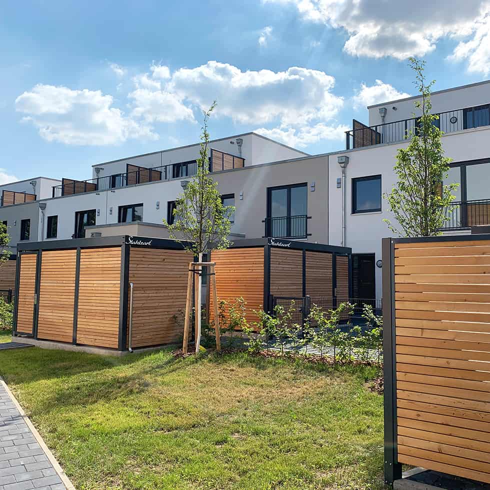 poolhaeuser-poolhaus-gartenhaus-geraetehaus-mit-sichtschutz-zaun-modern-bauen-deutschland-holz-metall-stahl-kaufen-flachdach-anthrazit-platz-pooltechnik-gross-stahlzart