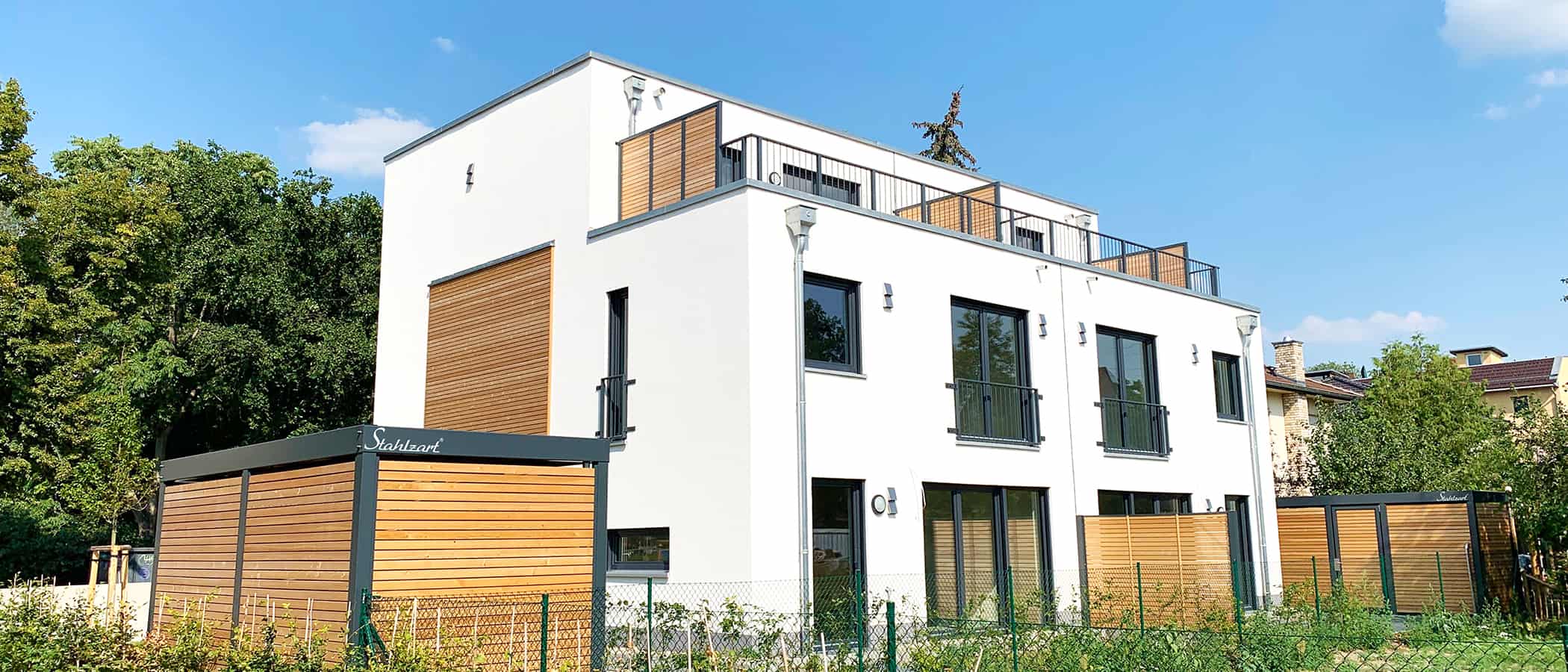 gartenhaus-metall-geraetehaus-schuppen-modern-haus-anbau-3x4m-fenster-klein-3x3m-holz-glas-flachdach-anthrazit-stabil-stahl-design-mit-sichtschutz-bauen-stahlzart