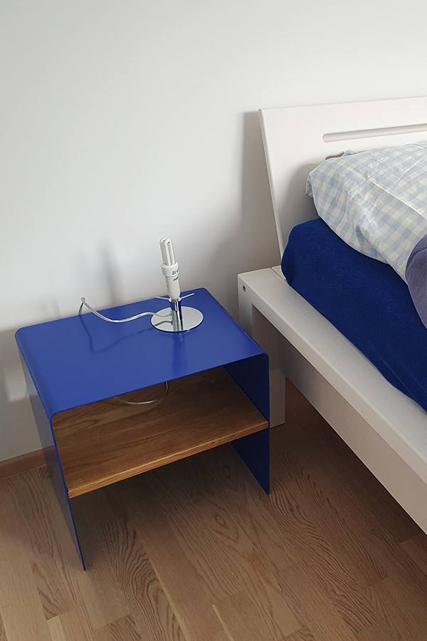 design-moebel-stahlzart-beistelltisch-nachttisch-bett-holz-metall-eiche-modern-schlafzimmer-industrial-style-blau-wildeiche-ideen