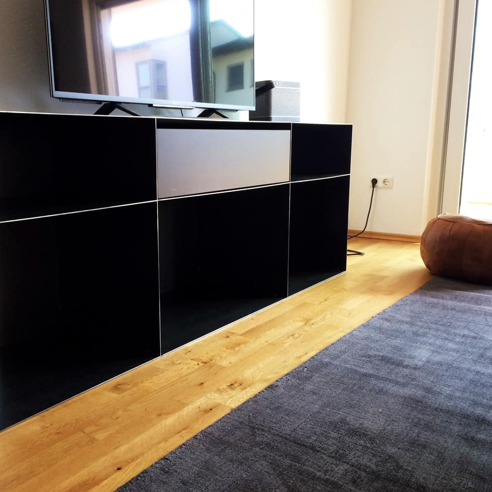 design-moebel-stahlzart-schwarz-tv-breit-metall-wohnzimmer-modern-grau-tief-flur-industrial-style-schlafzimmer-schublade-zunderstahl-ideen