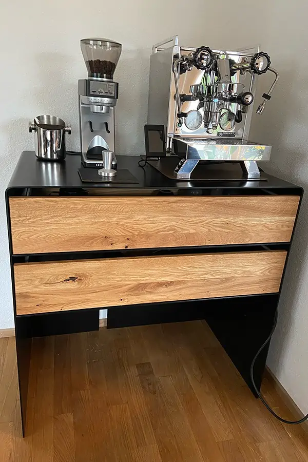 moebel-online-kaufen-kaffeemaschine-mit-stauraum-flur-esszimmer-holz-modern-schwarz-eiche-kamin-metall-schubladen-industrial-pulverbeschichtet