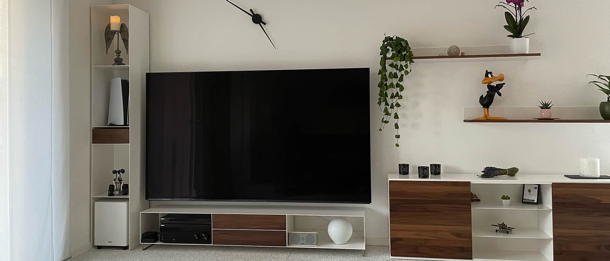 moebel-online-kaufen-tv-lowboard-sideboard-regal-weiss-holz-massiv-modern-metall-massivholz-industrial-breit-hoch-wohnzimmer