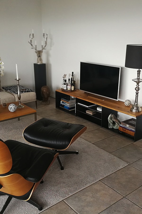tv-moebel-stahlzart-tv-lowboard-lounge-chair-couchtisch-holz-schwarz-eiche-massiv-modern-metall-design-massivholz-grau-industrial-style-designer-wohnzimmer-wildeiche-fernseher-stahl-ideen