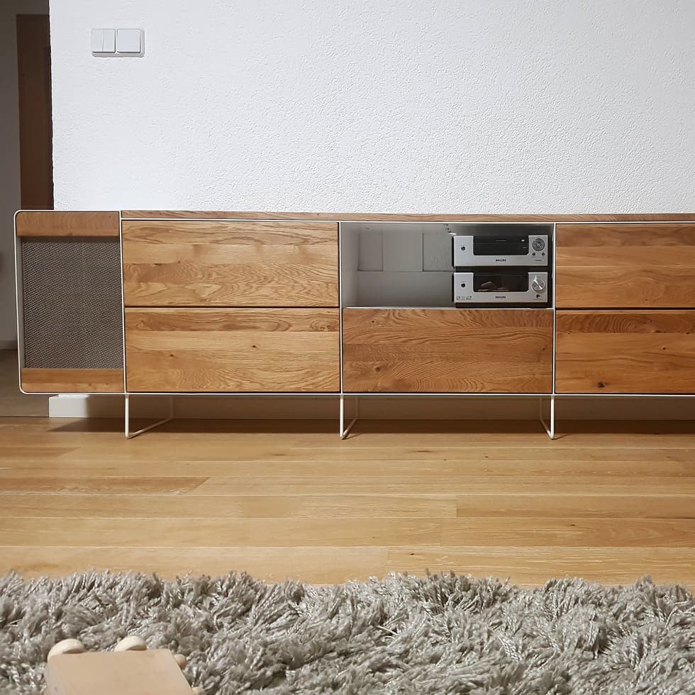 industrial-moebel-style-design-stahlzart-lowboard-tv-weiss-holz-eiche-massiv-modern-metall-massivholz-breit-wohnzimmer-wildeiche-hifi-bauen-schubladen-nach-mass-ideen