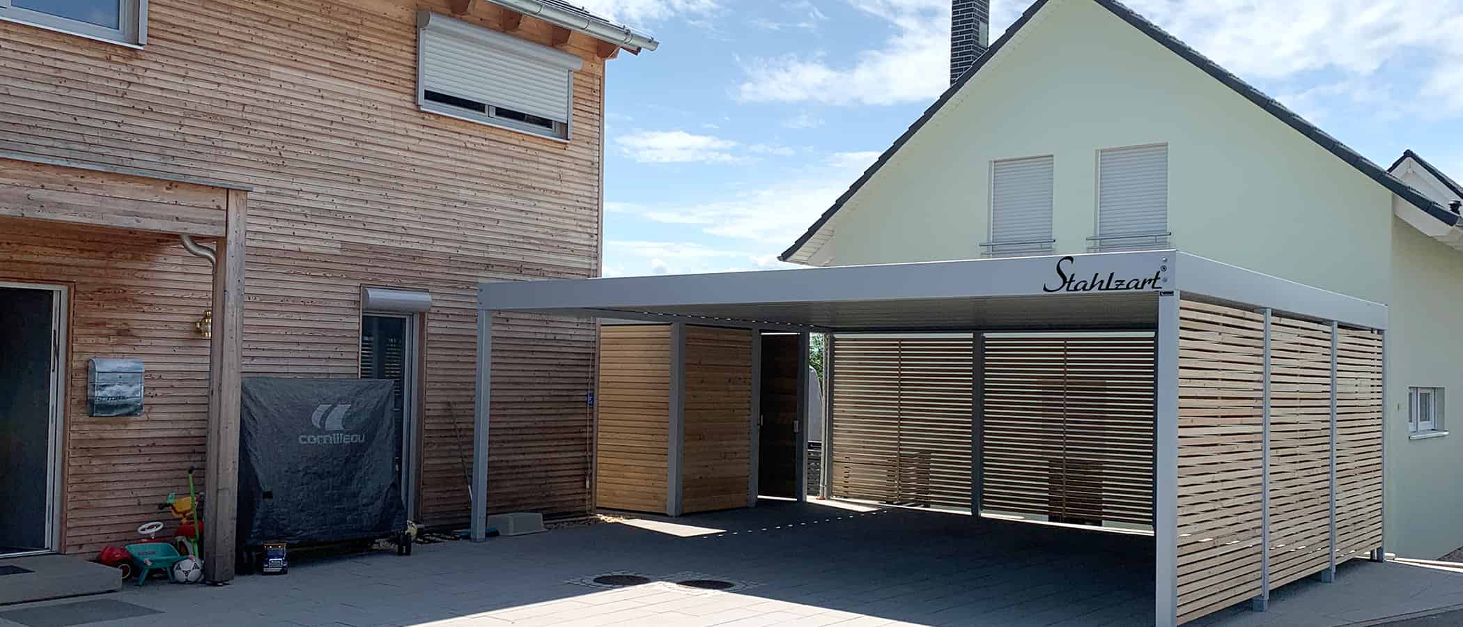 carport-nach-mass-doppelcarport-carports-doppelcarports-mit-abstellraum-tuer-holz-laerche-metall-stahl-planung-lösung-individuell-garage-flachdach-hellgrau-stahlzart