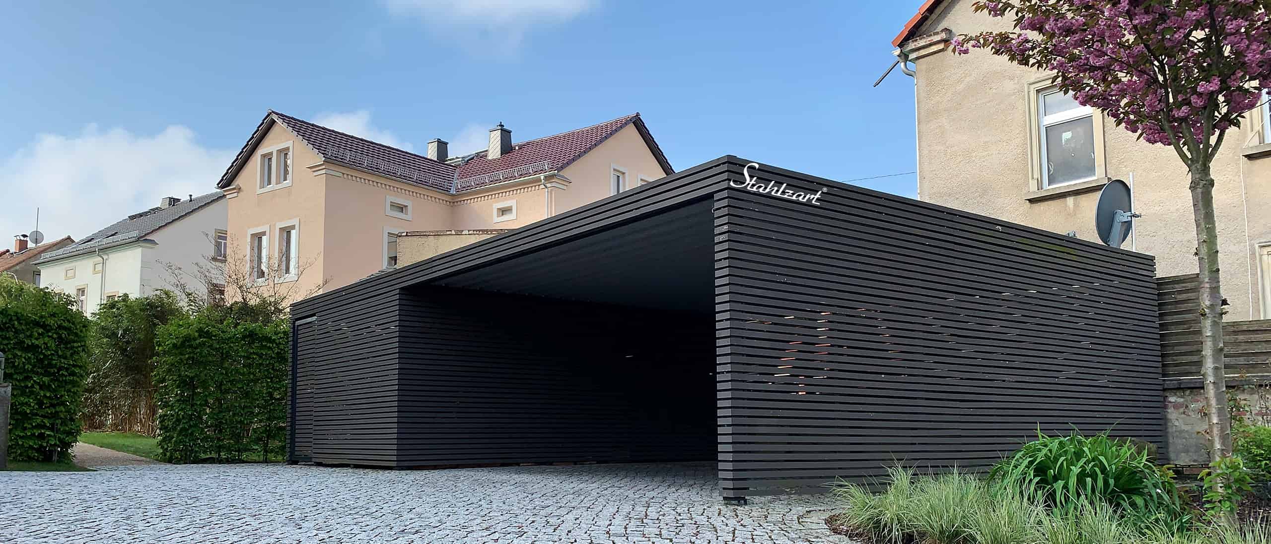 carport-doppelcarport-holz-metall-mit-schuppen-carports-modern-design-anthrazit-holzcarport-metallcarport-stahlcarport-carports-abstellraum-geraeteraum-flachdach-stahlzart