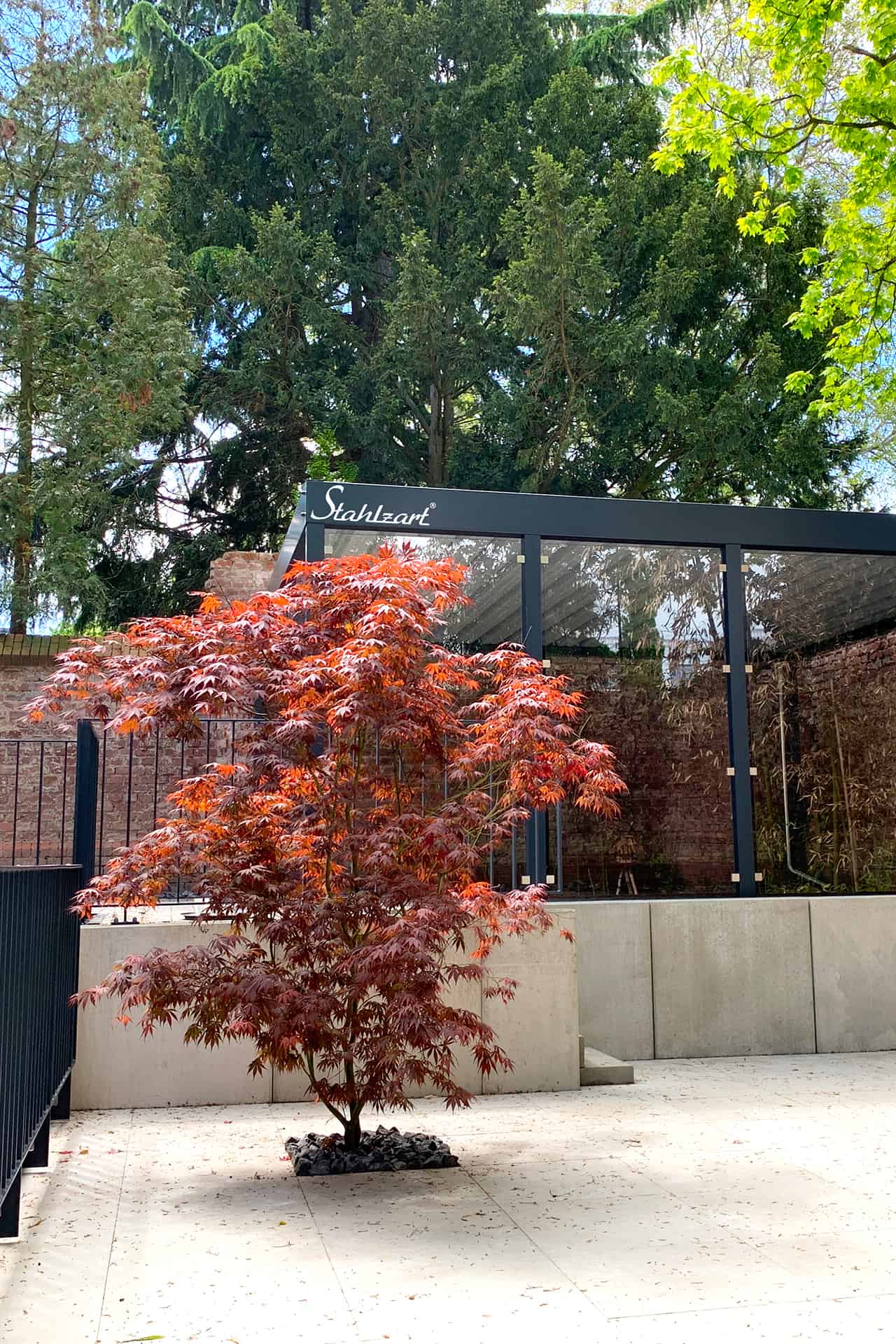 carport-doppelcarport-metall-stahl-glas-dach-am-haus-baugenehmigung-carports-architektur-zaun-modern-design-anthrazit-flachdach-nach-mass-metallcarport-stahlcarport-stahlzart