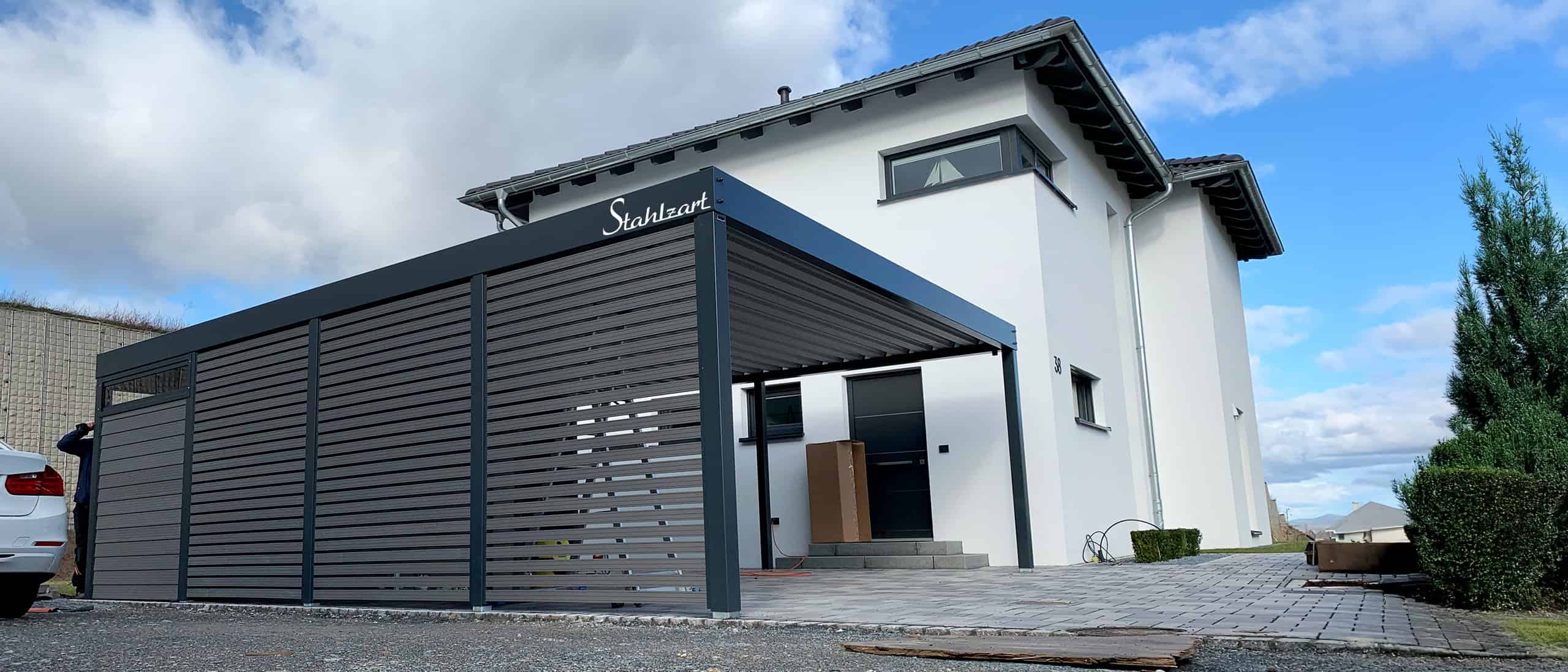 doppelcarport-stahl-wpc-anthrazit-mit-geraeteraum-carport-maerkisch-oderland-metallcarport-seitlich-am-haus-flachdach-anthrazit-wpc-bauen-stahlzart doppelcarport-stahl-wpc-anthrazit-mit-geraeteraum-carport-maerkisch-oderland-metallcarport-seitlich-am-haus-flachdach-anthrazit-wpc-bauen-stahlzart