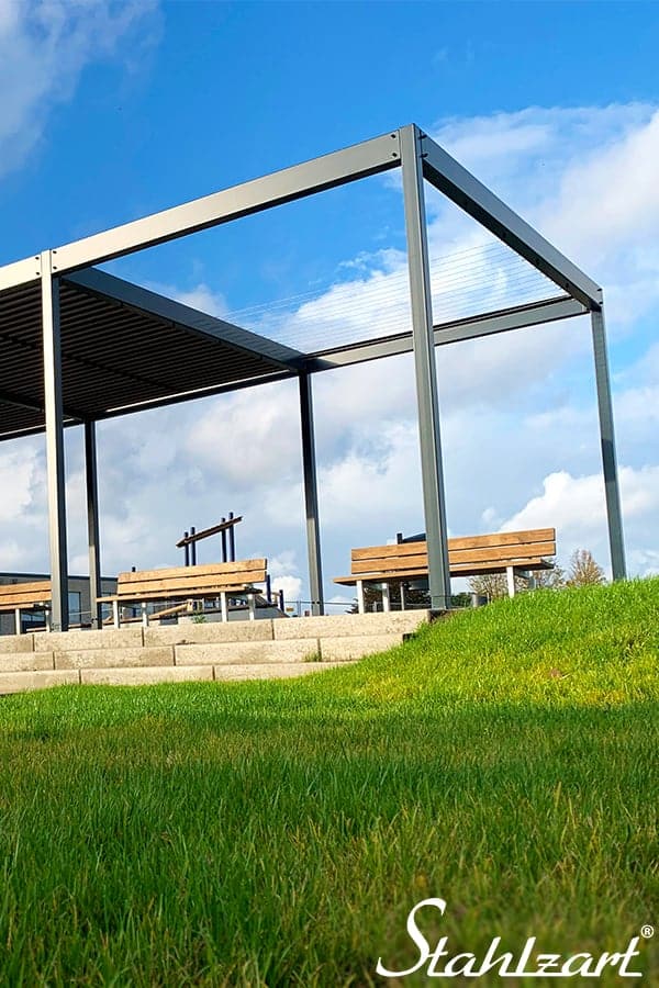 Detailansicht einer Stahlzart Pergola – Attraktive Provisionen für Architektur und Möbel sichern.